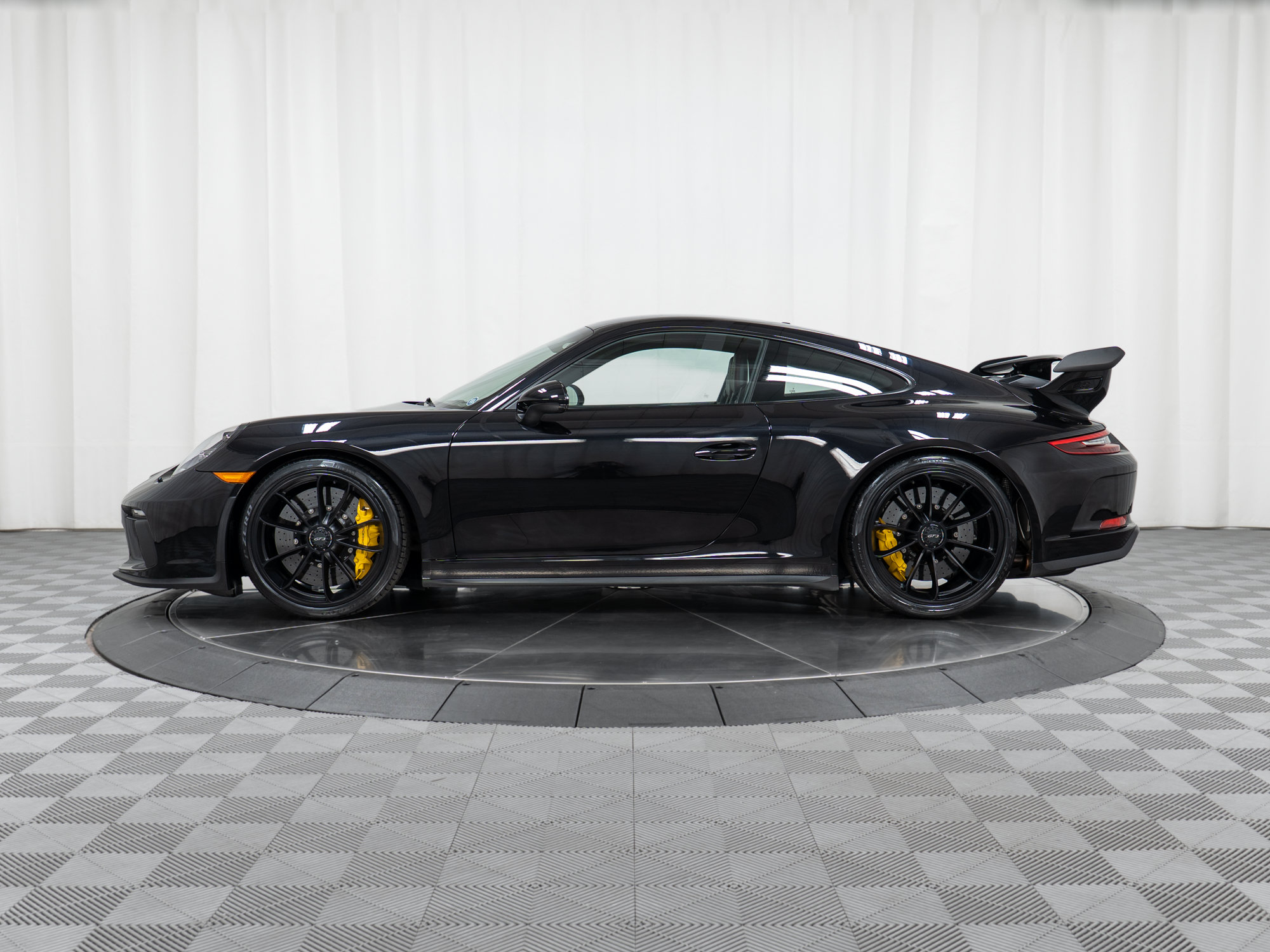 Certified 2018 Porsche 911 GT3 RWD image 2