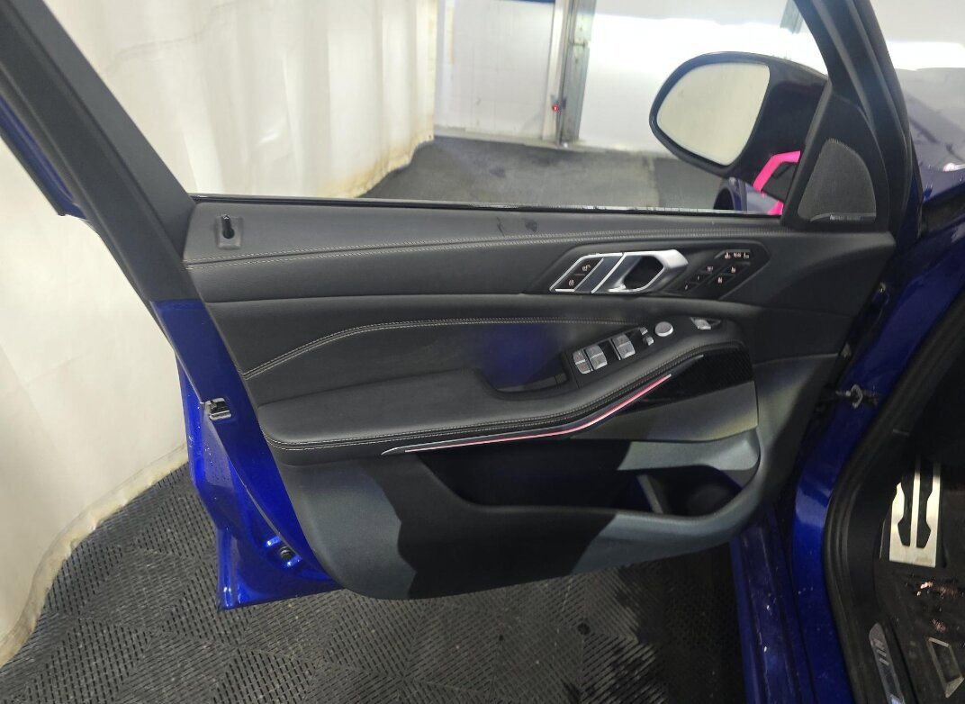 Used 2024 BMW X7 M60i image 12