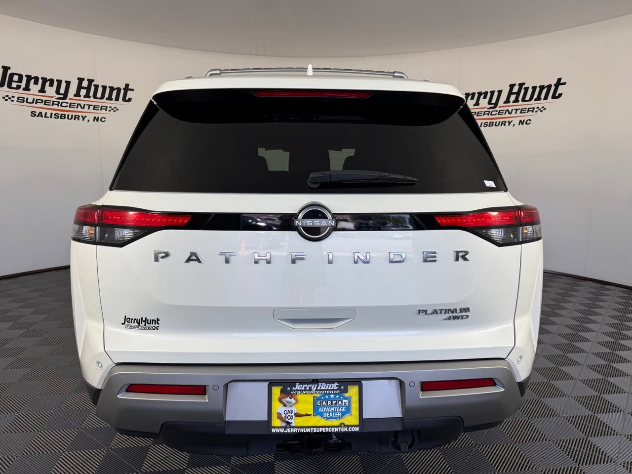 Used 2023 Nissan Pathfinder Platinum AWD/4WD image 7