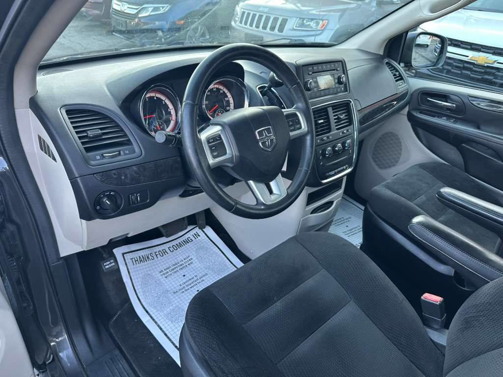 Used 2016 Dodge Grand Caravan American Value Package w/ UConnect Hands-Free Group image 11