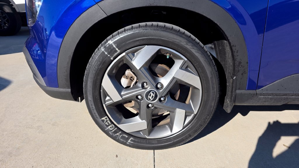 Used 2022 Hyundai Venue SEL FWD image 10