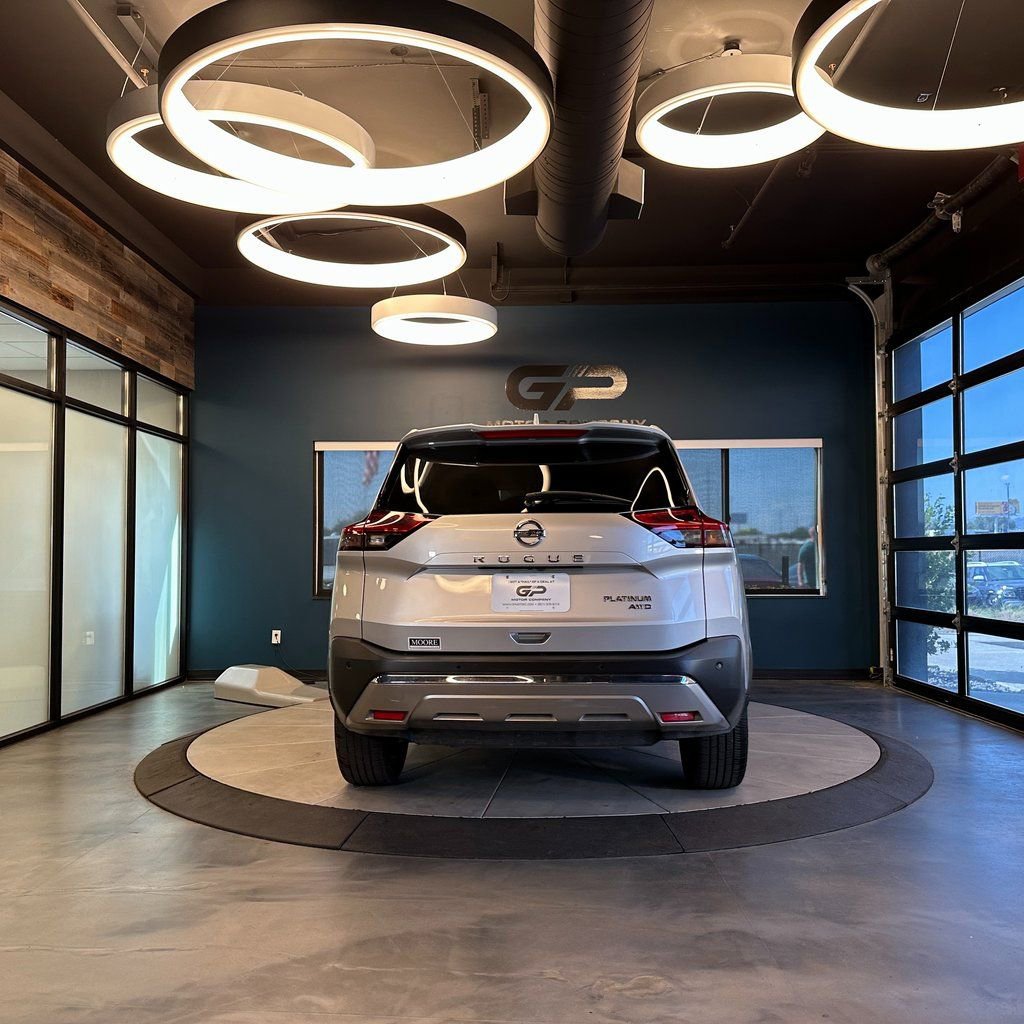 Used 2021 Nissan Rogue Platinum image 4