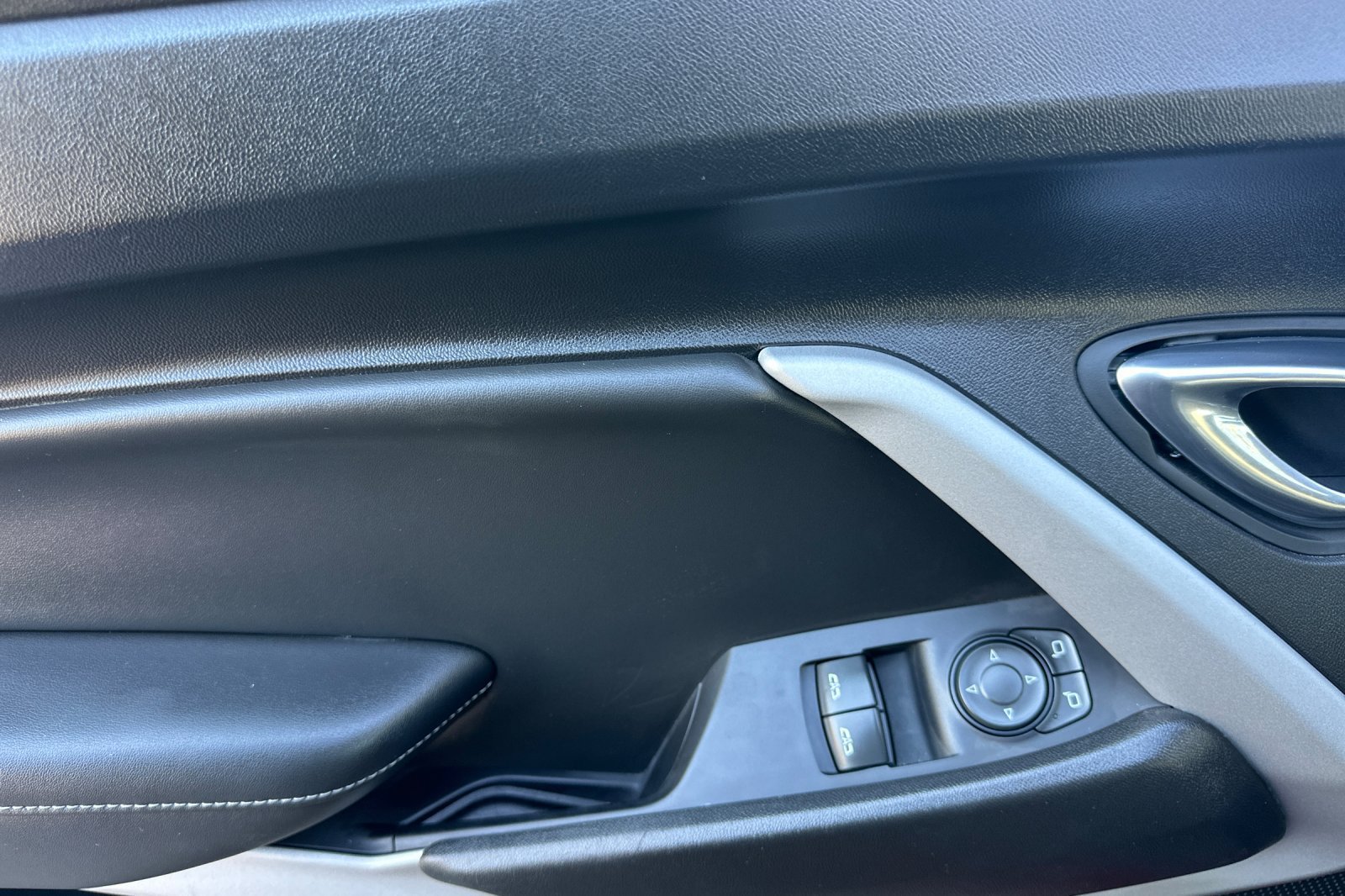 Used 2021 Chevrolet Camaro LT RWD image 11