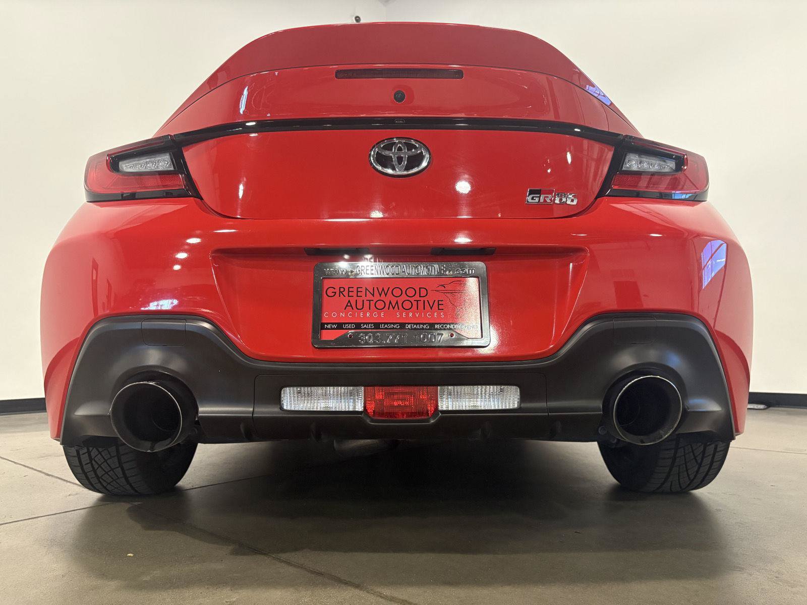 Used 2022 Toyota GR86 Premium w/ ALL Weather Mat Package (TMS) RWD image 5