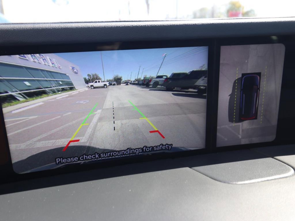 Used 2025 Lincoln Nautilus Premier image 4