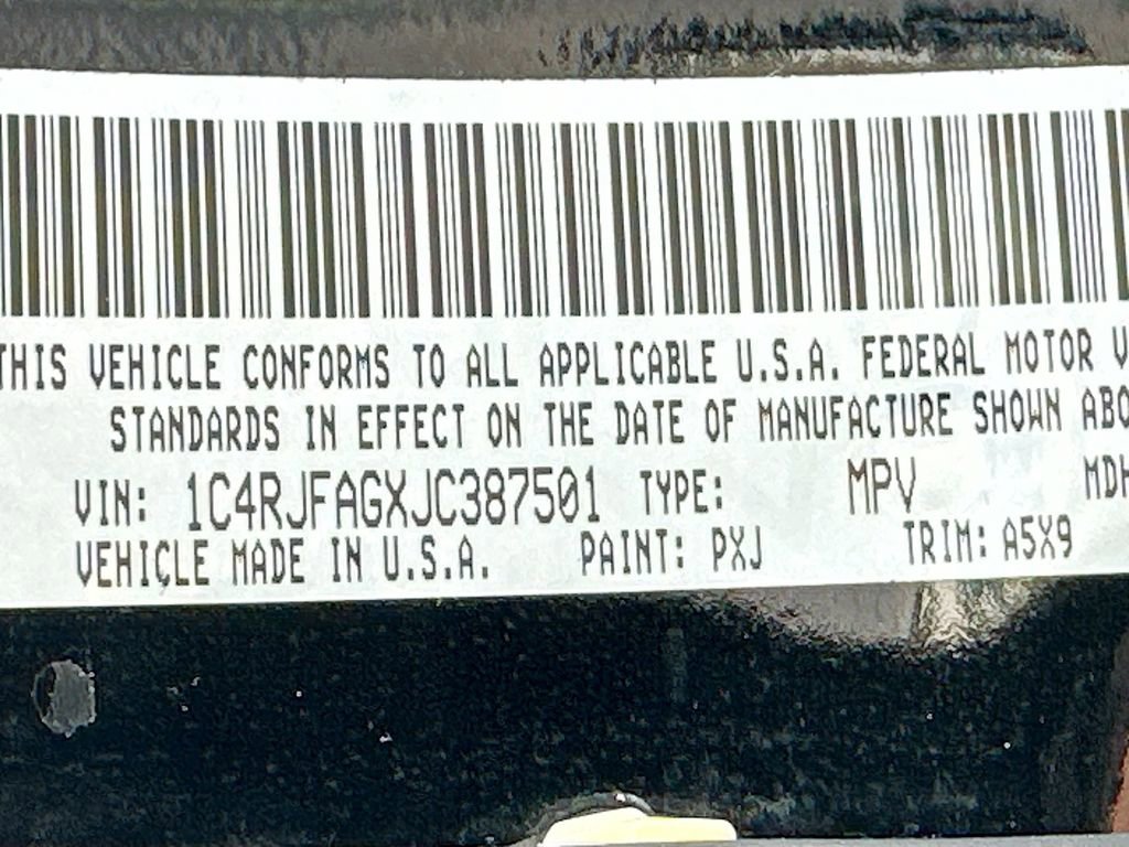 Used 2018 Jeep Grand Cherokee Laredo image 37