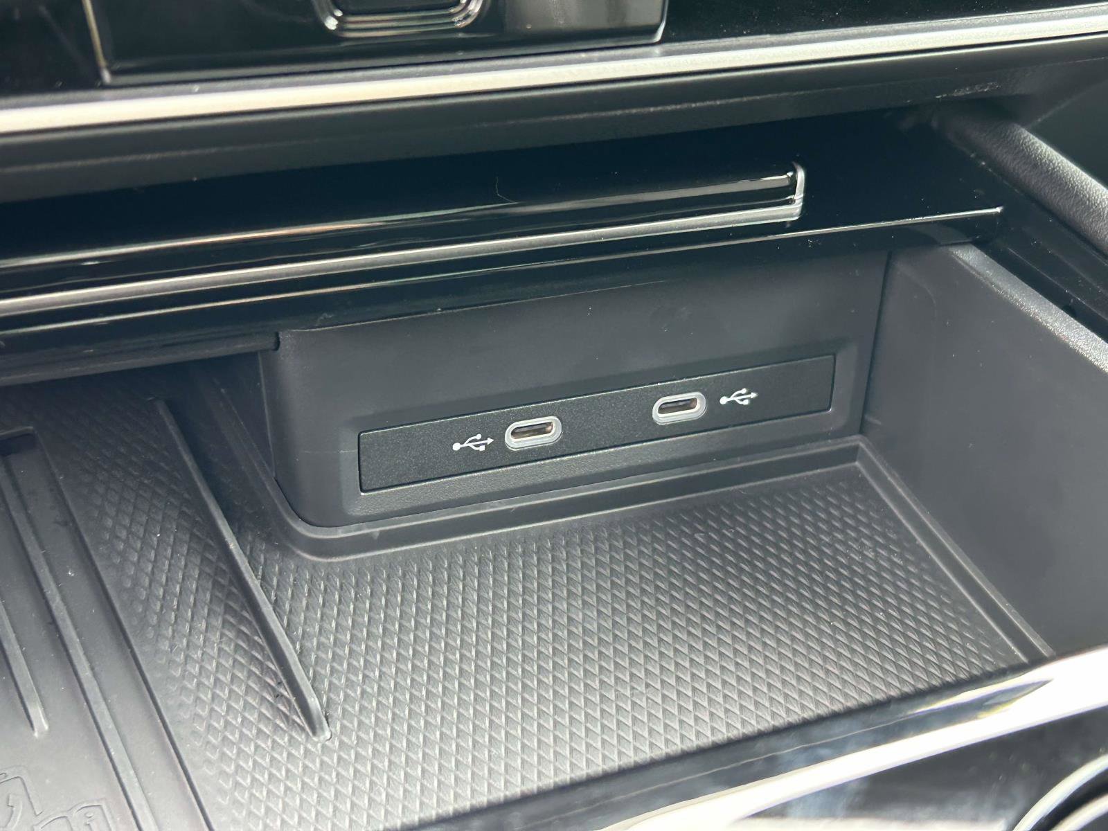 Used 2025 Volkswagen Atlas SEL image 31