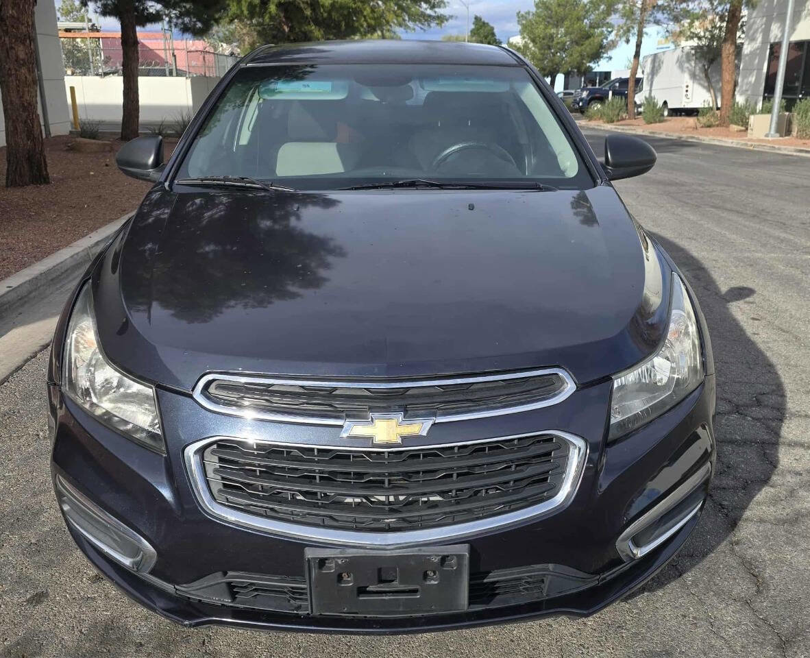 Used 2015 Chevrolet Cruze LS image 2