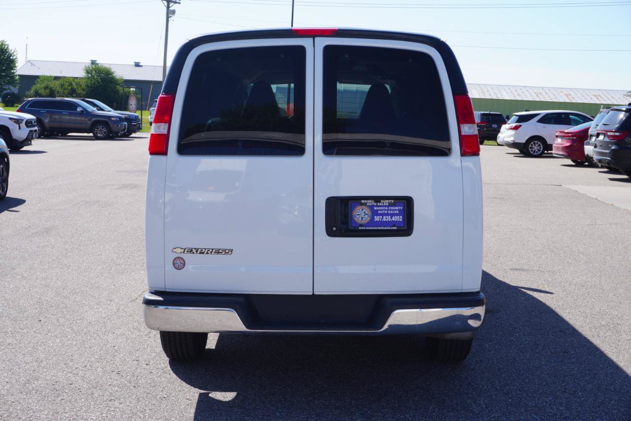 Used 2019 Chevrolet Express 3500 LT w/ LT Preferred Equipment Group RWD image 4