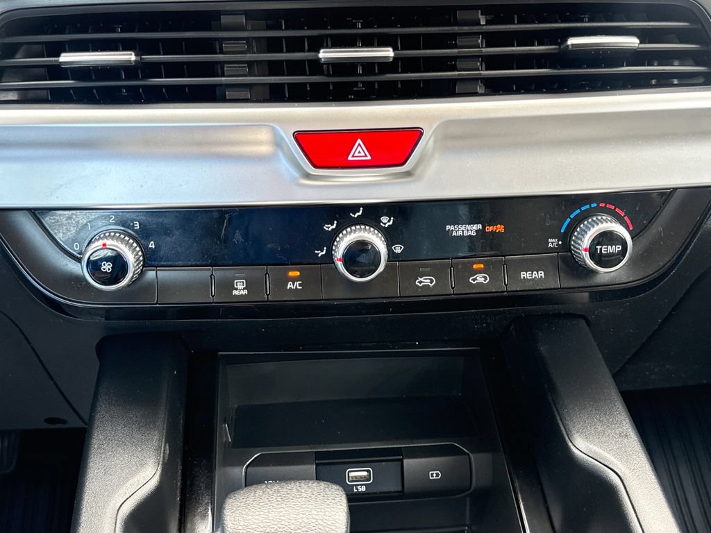 Used 2020 Kia Telluride LX FWD image 24