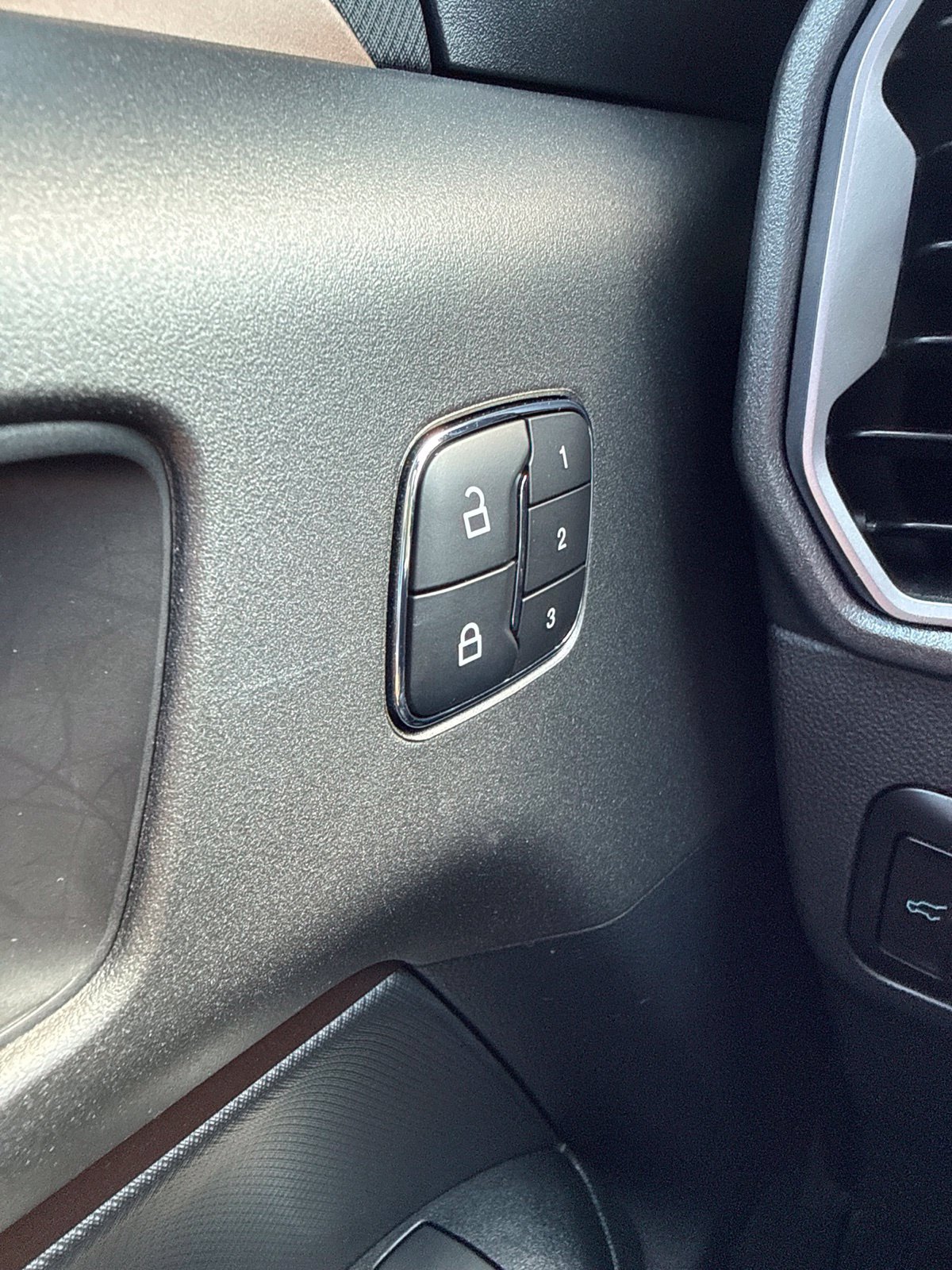 Used 2025 Ford Bronco Sport Outer Banks w/ Outer Banks Tech Package+ AWD/4WD image 11