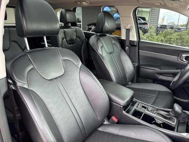 Used 2025 Kia Sorento EX w/ Panoramic Sunroof Package FWD image 14