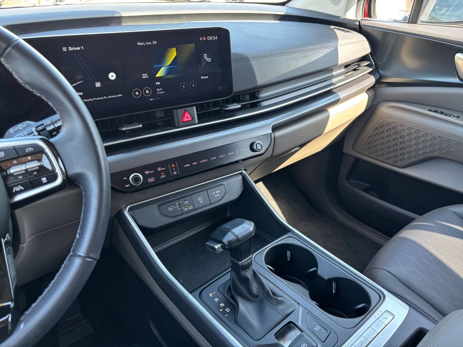 Used 2026 Kia Carnival FWD image 17