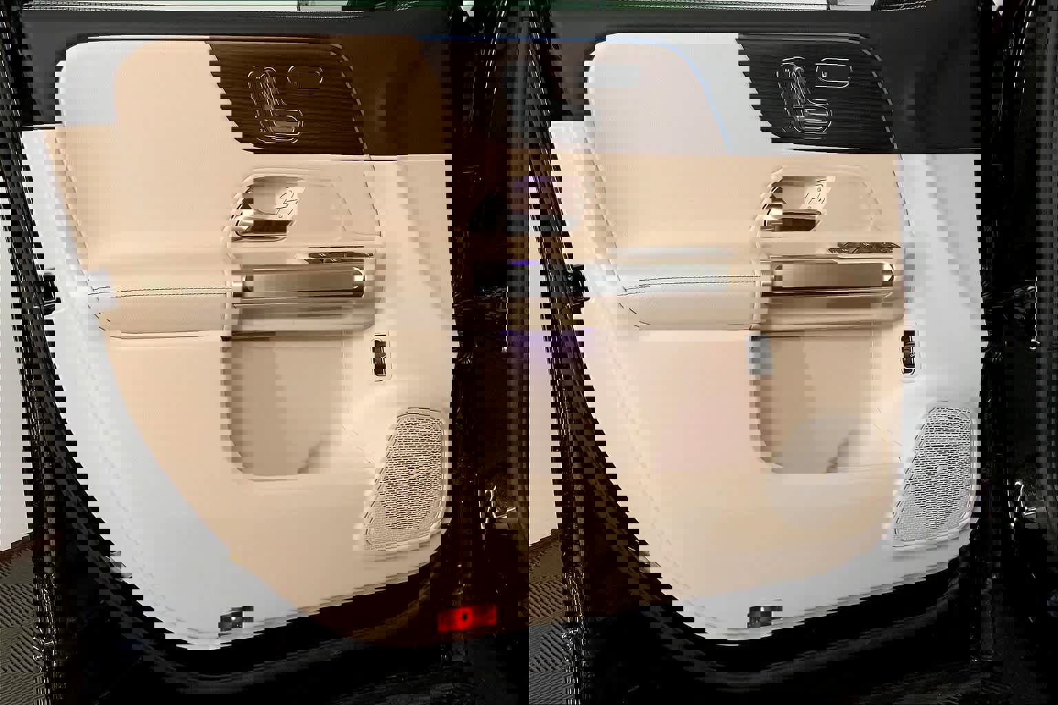 New 2025 Mercedes-Benz GLB 250 4MATIC image 12