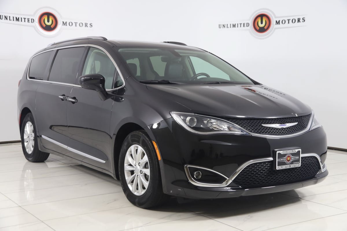 Used 2018 Chrysler Pacifica Touring-L FWD image 19