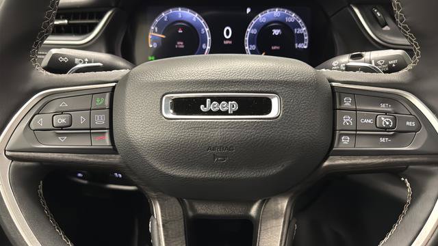 Certified 2024 Jeep Grand Cherokee Limited w/ Luxury Tech Group II AWD/4WD image 16