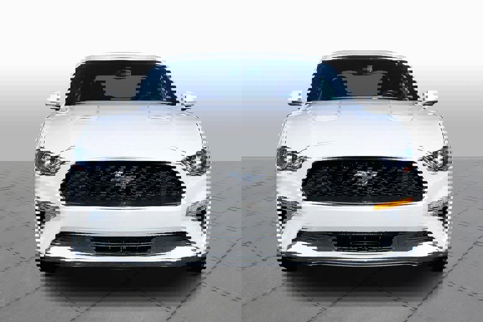 Used 2018 Ford Mustang EcoBoost image 4