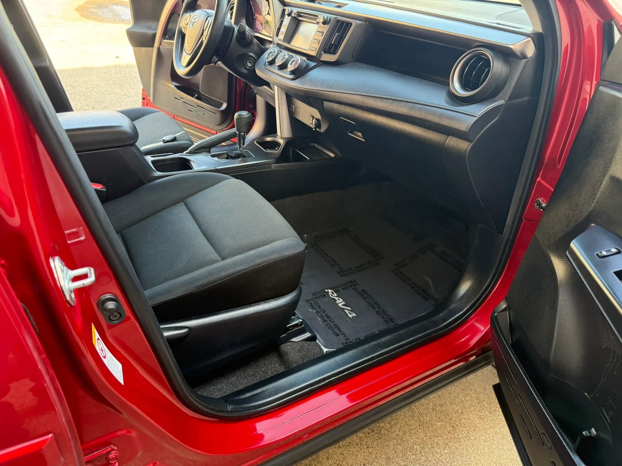 Used 2017 Toyota RAV4 LE FWD image 19