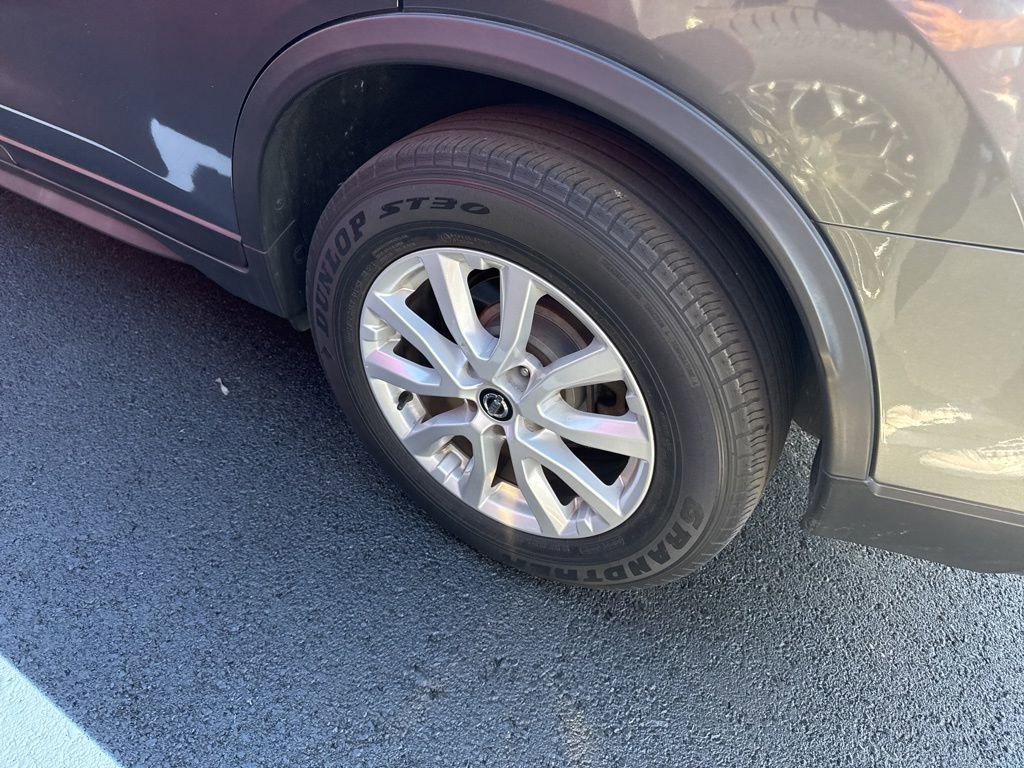 Used 2018 Nissan Rogue SV image 8