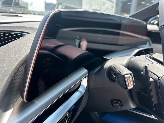 New 2025 Cadillac Lyriq Luxury image 20