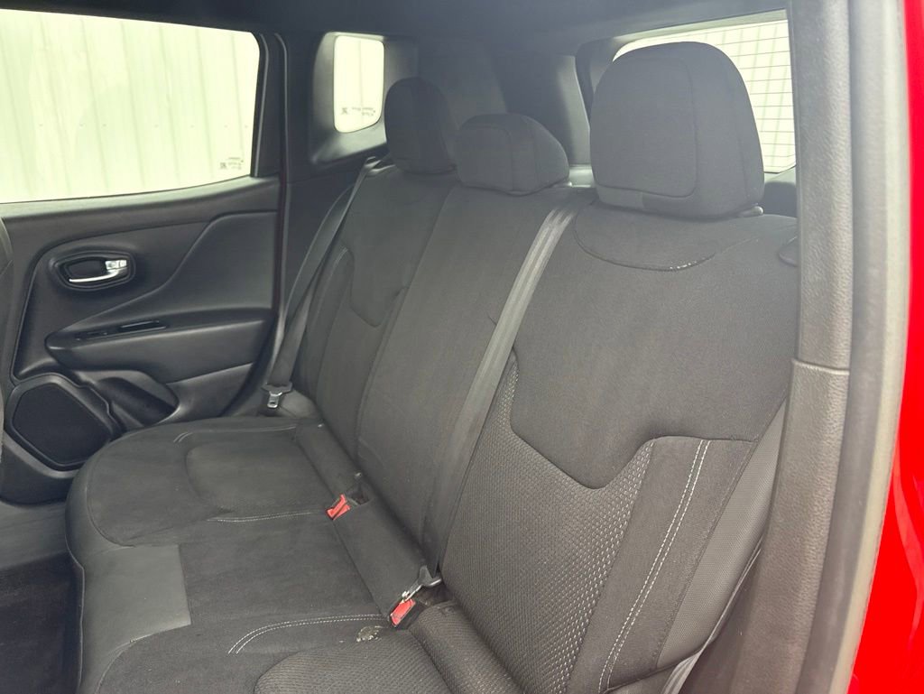 Used 2022 Jeep Renegade Altitude AWD/4WD image 9