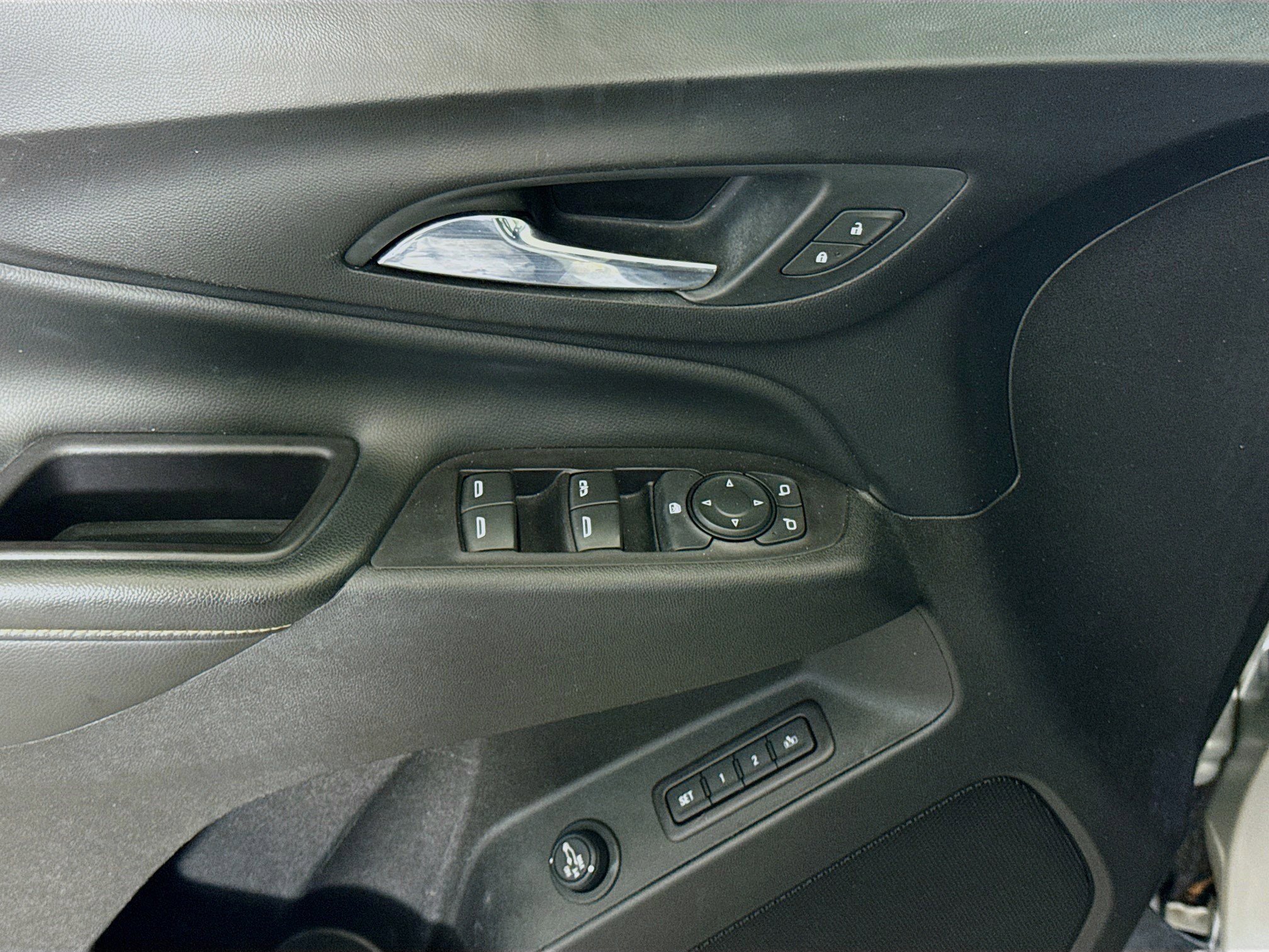 Used 2020 Chevrolet Equinox Premier w/ Premier Redline Edition image 24