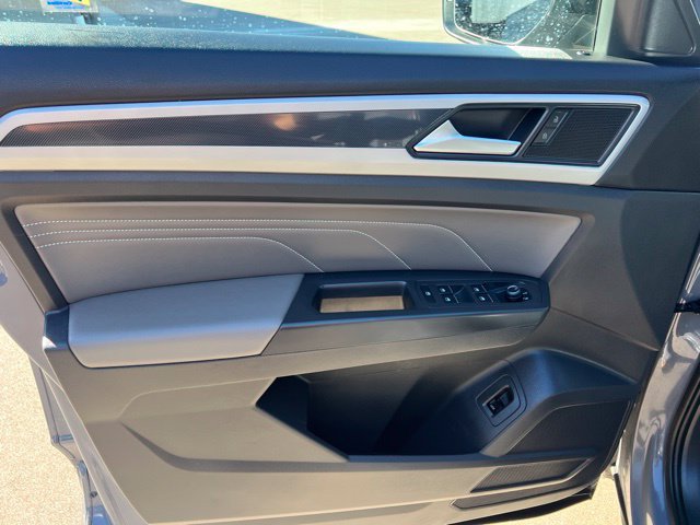 Used 2023 Volkswagen Atlas Cross Sport SEL R-Line AWD/4WD image 19