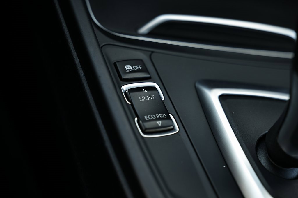 Used 2018 BMW 320i Sedan w/ Convenience Package image 42