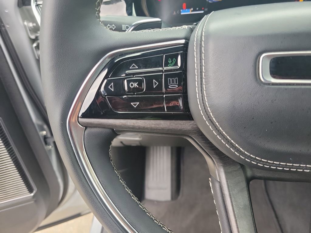 Used 2023 Jeep Grand Cherokee L Overland AWD/4WD image 19
