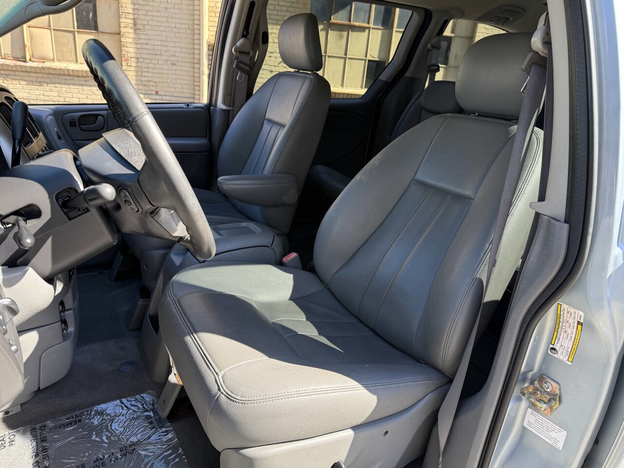 Used 2006 Chrysler Town & Country Touring image 41