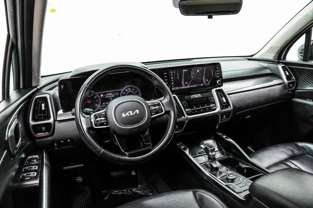 Used 2023 Kia Sorento S w/ Panoramic Sunroof Package FWD image 5