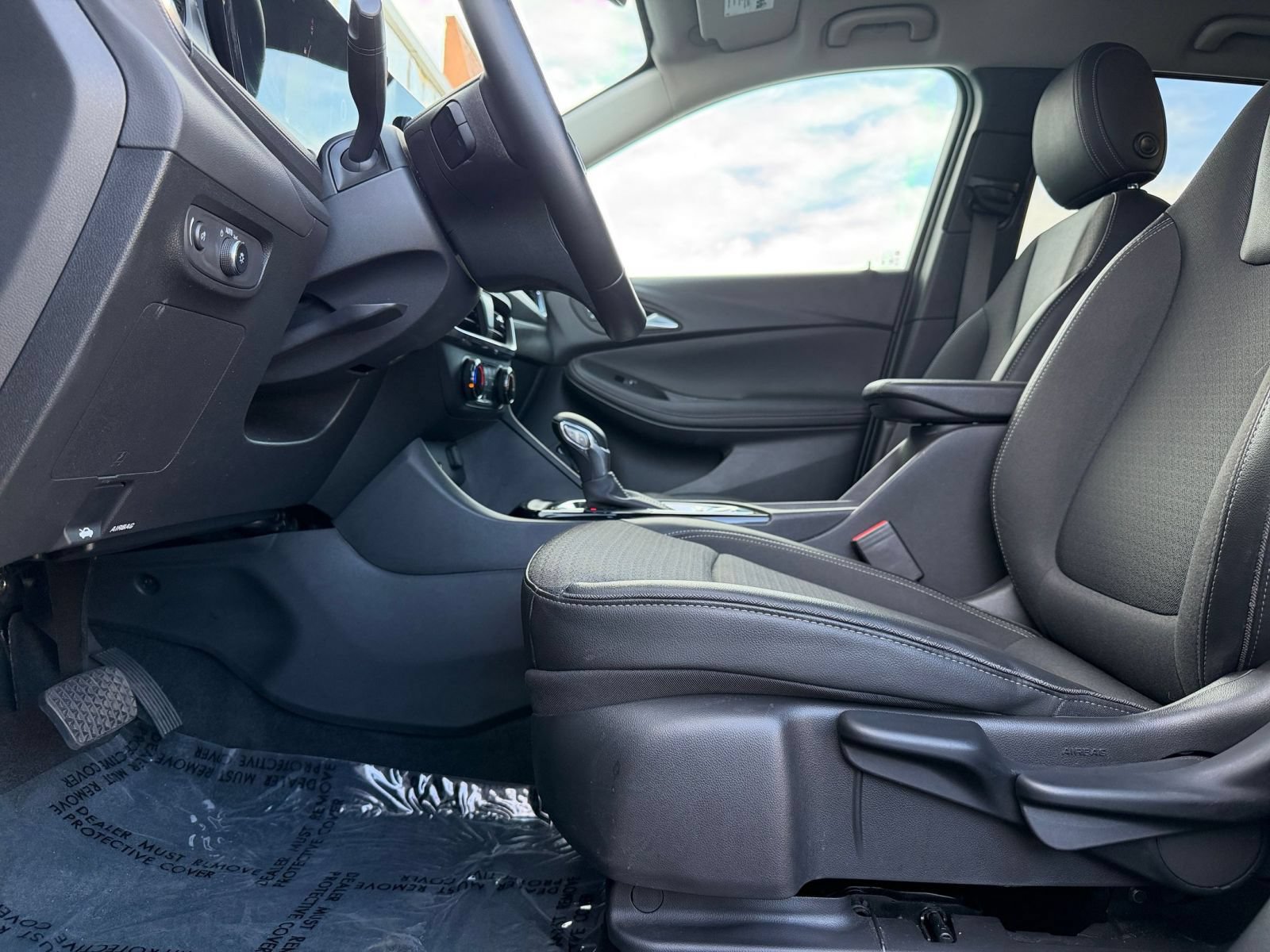Used 2025 Buick Encore GX Preferred FWD image 25