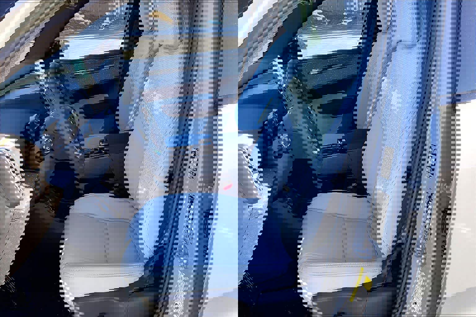 New 2025 Volvo EX30 Ultra w/ Protection Package Premier image 11