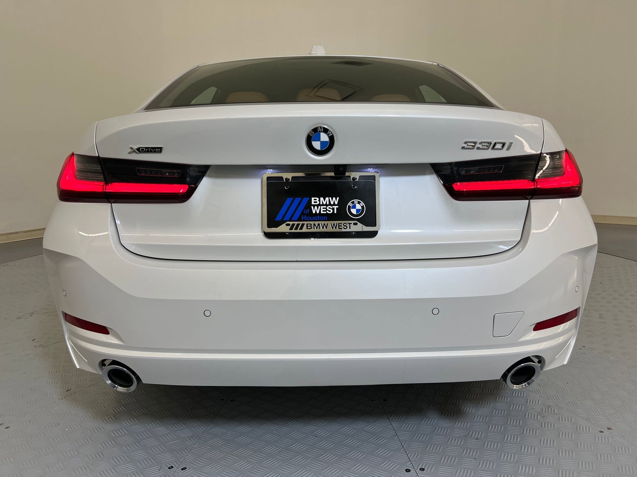 Used 2025 BMW 330i xDrive Sedan w/ Premium Package AWD/4WD image 9