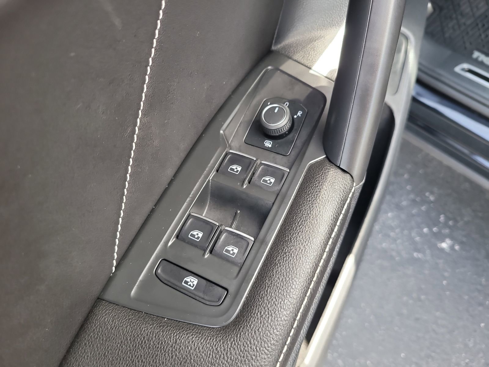 Used 2024 Volkswagen Tiguan SE R-Line image 14