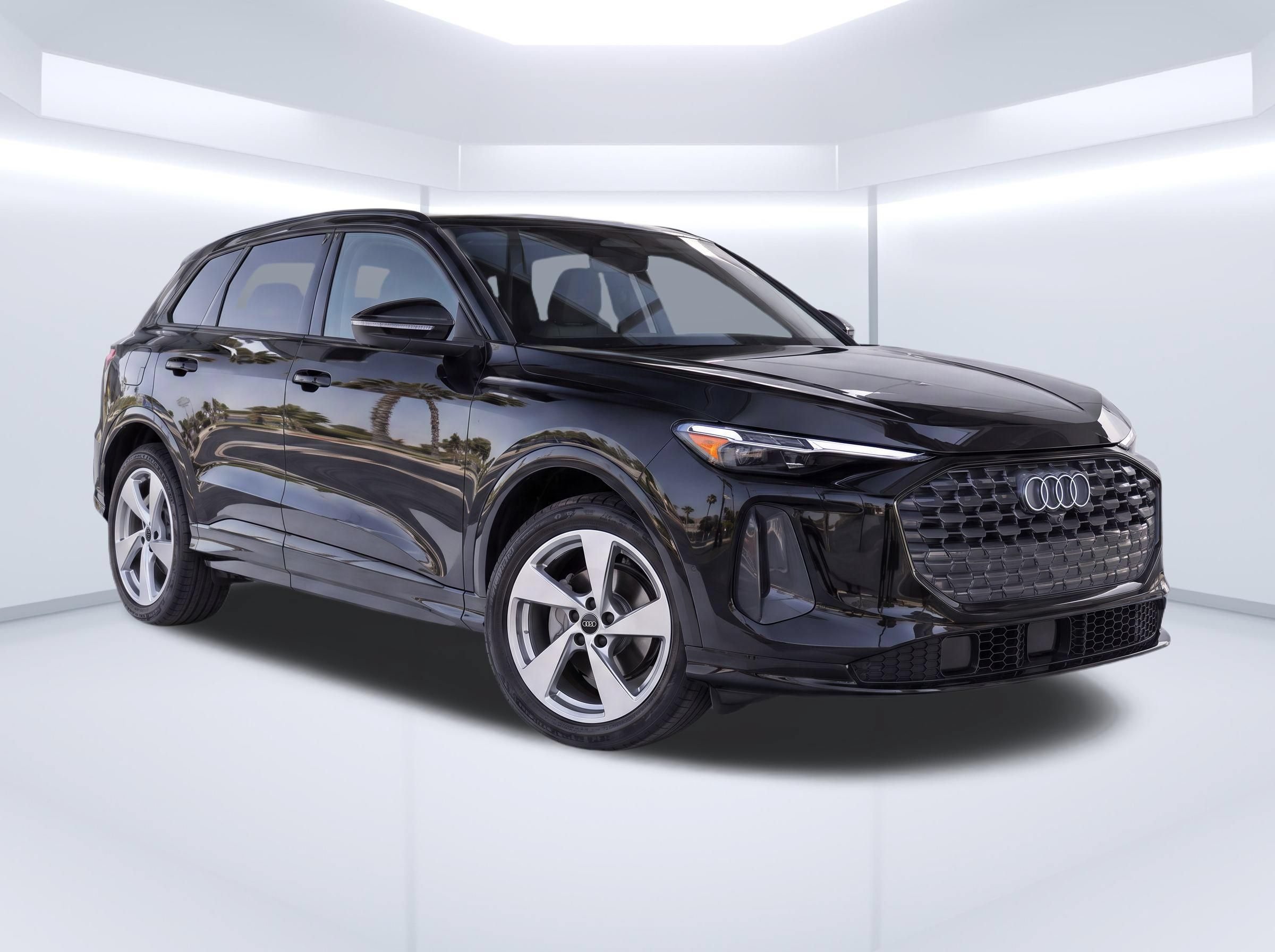 Certified 2025 Audi Q5 Premium Plus w/ Premium Plus AWD/4WD image 2
