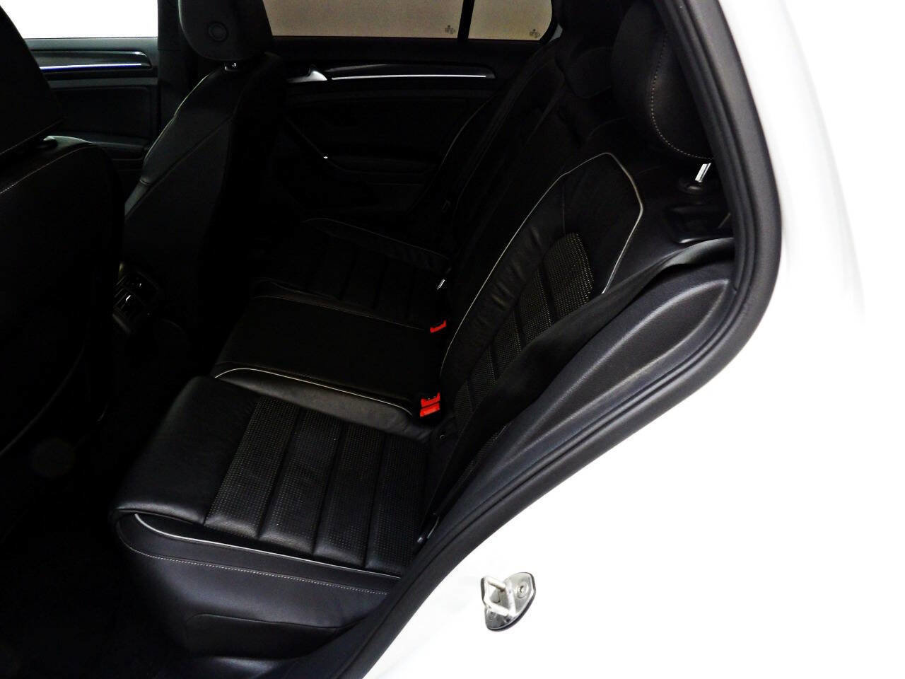 Used 2019 Volkswagen Golf R 4-Door image 10