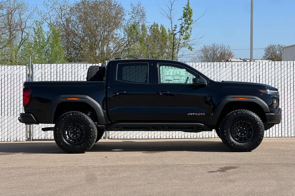 New 2026 GMC Canyon AT4X w/ AT4X AEV Edition AWD/4WD image 3