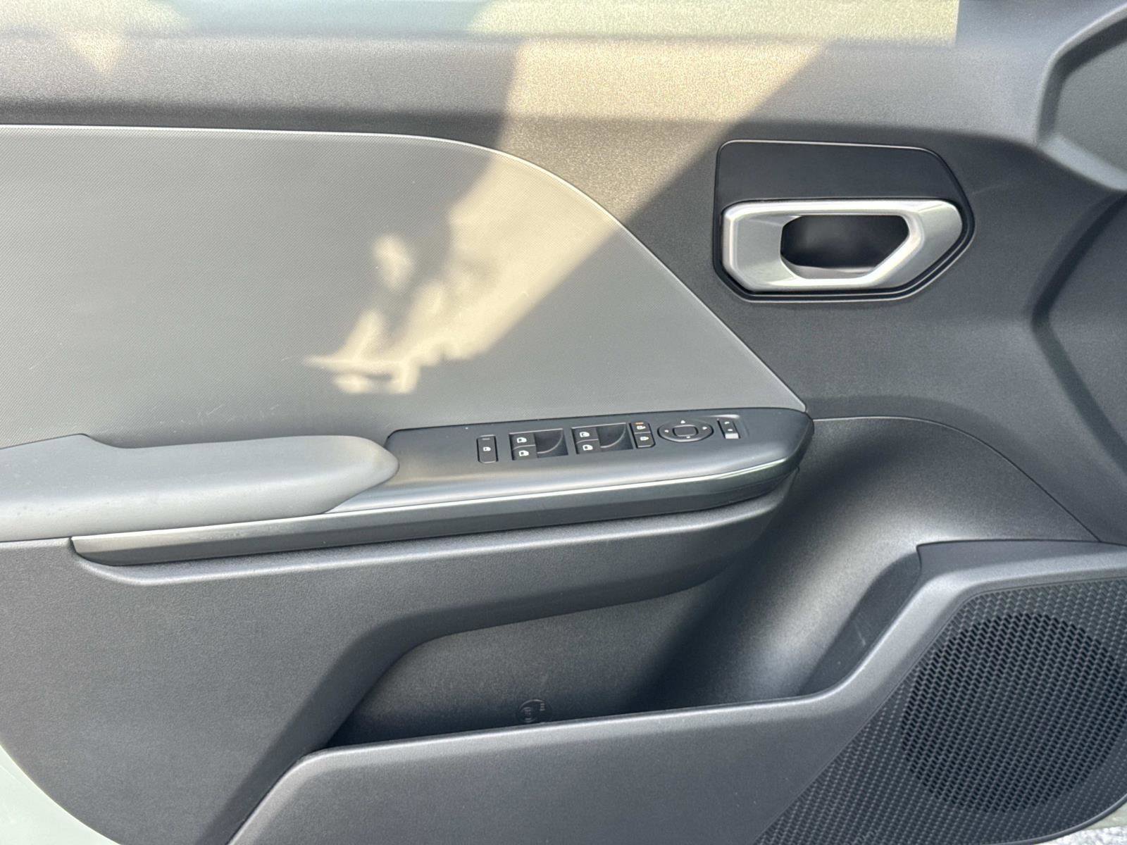 Used 2025 Kia K4 LXS image 17