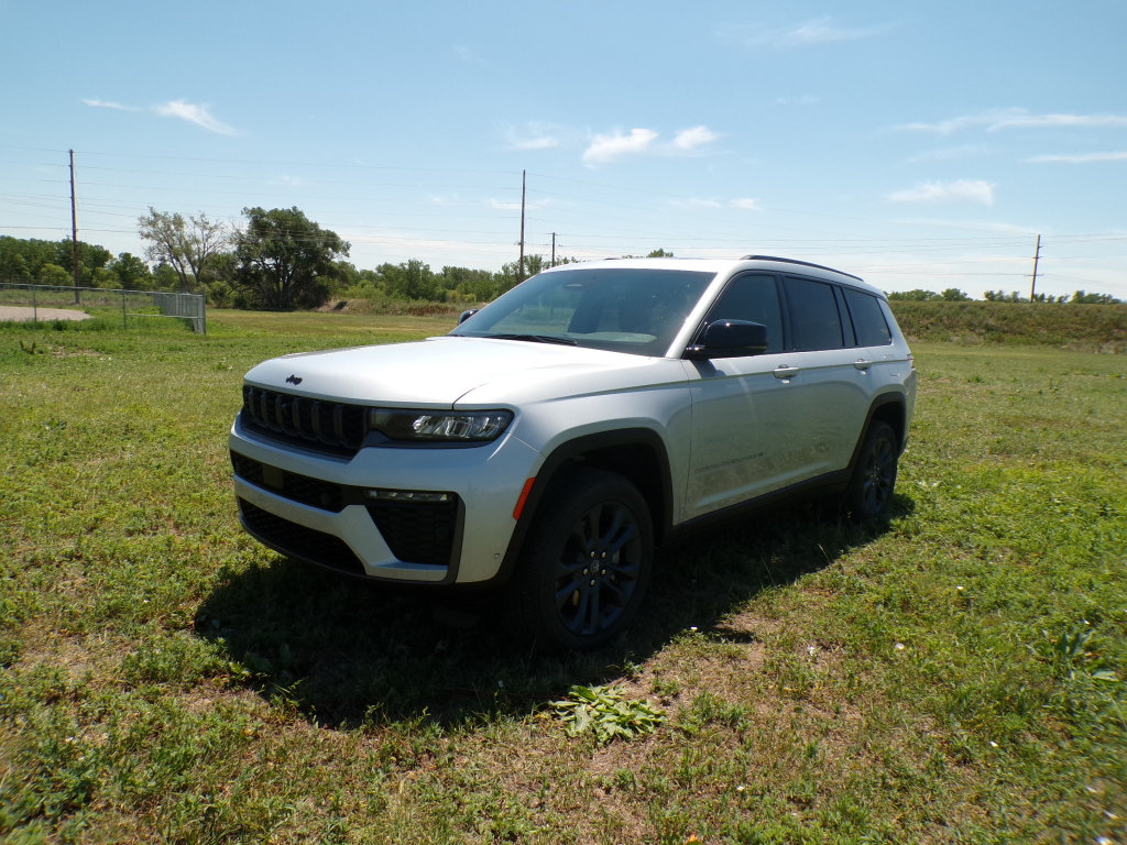 New 2026 Jeep Grand Cherokee L Limited AWD/4WD image 1