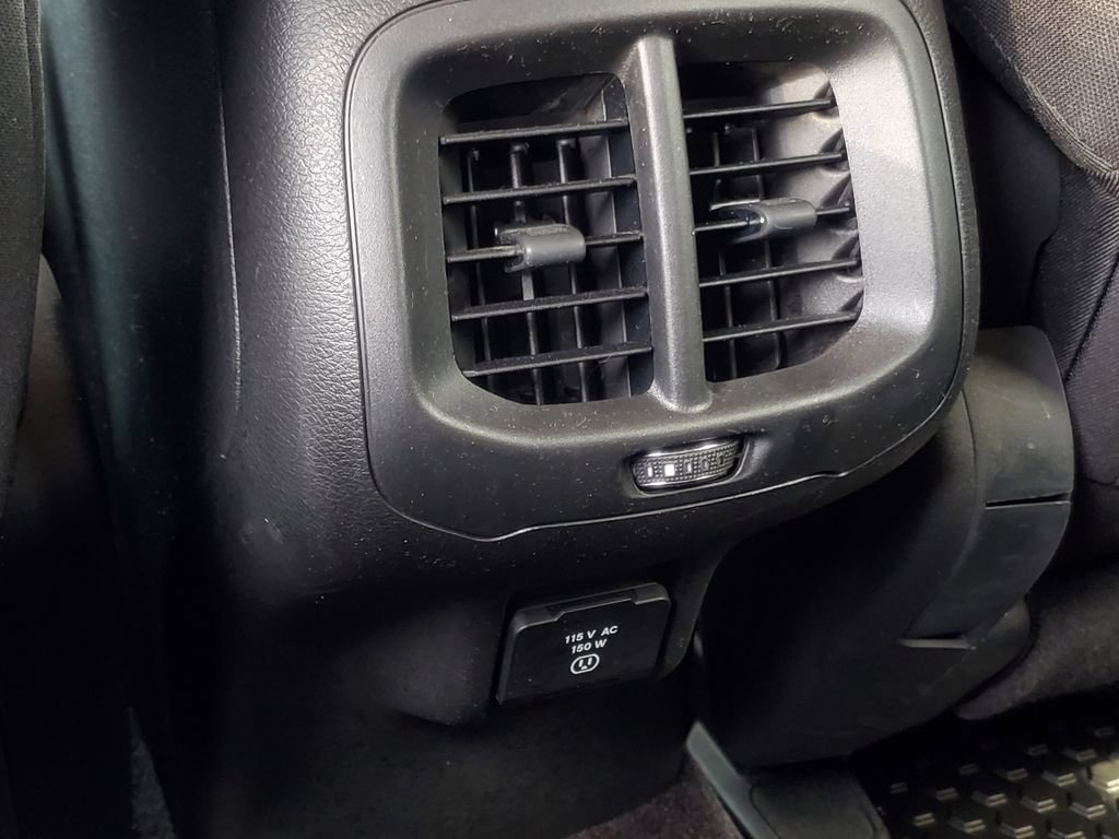 Used 2017 Jeep Cherokee Latitude w/ Cold Weather Group AWD/4WD image 28
