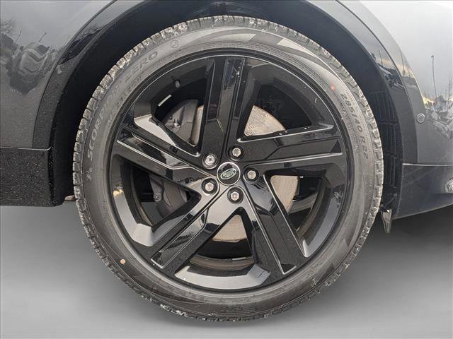 Used 2025 Land Rover Discovery Dynamic SE image 10