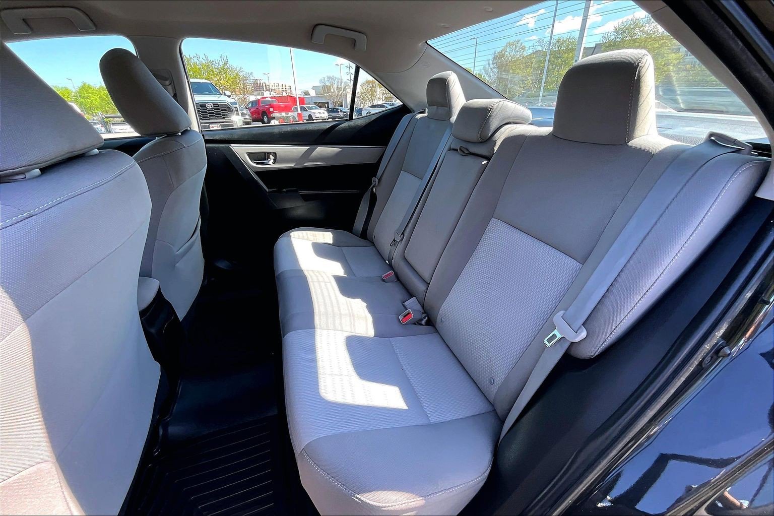 Used 2015 Toyota Corolla LE image 24