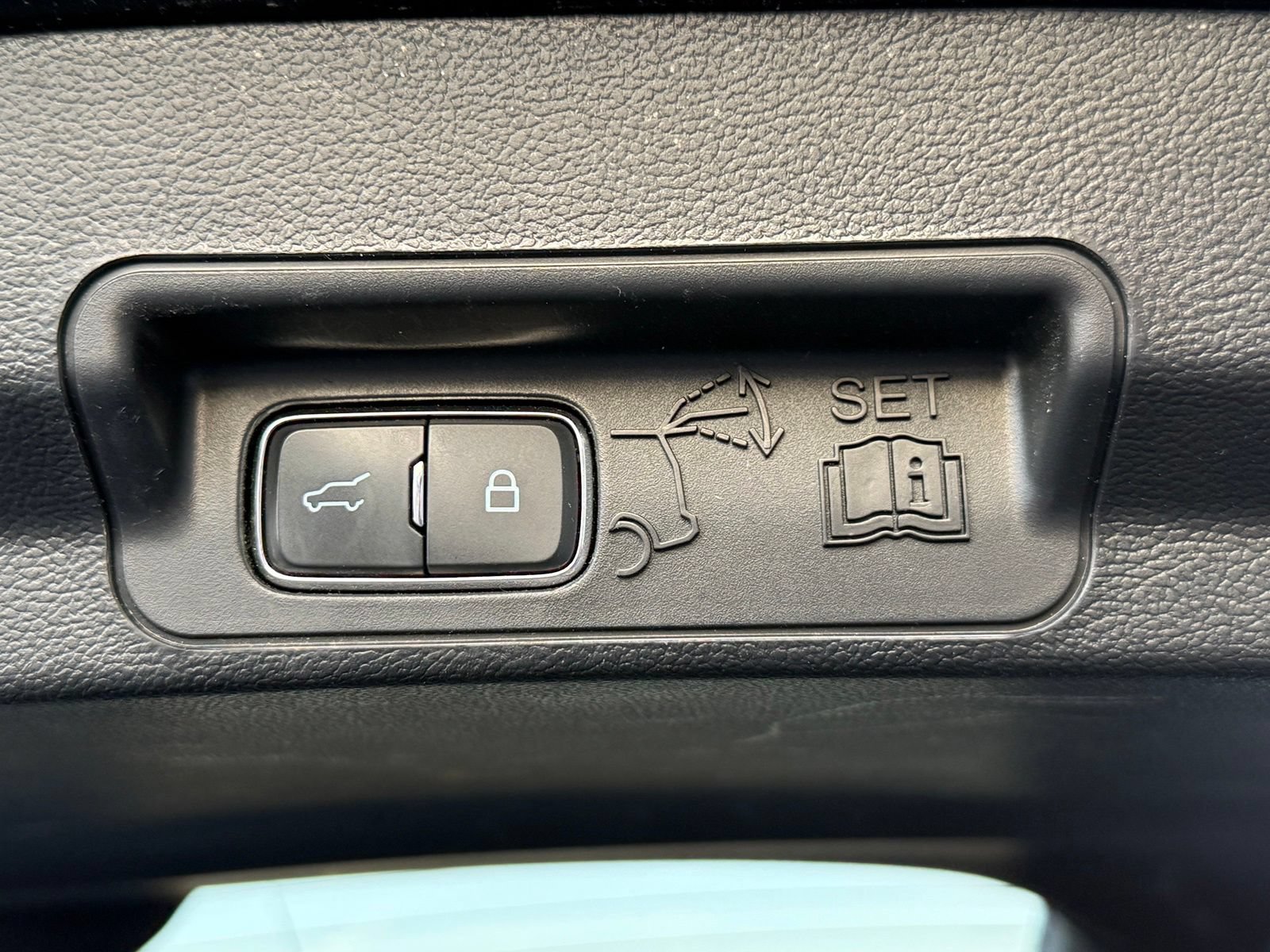 Used 2023 Ford Explorer XLT w/ Equipment Group 202A AWD/4WD image 41