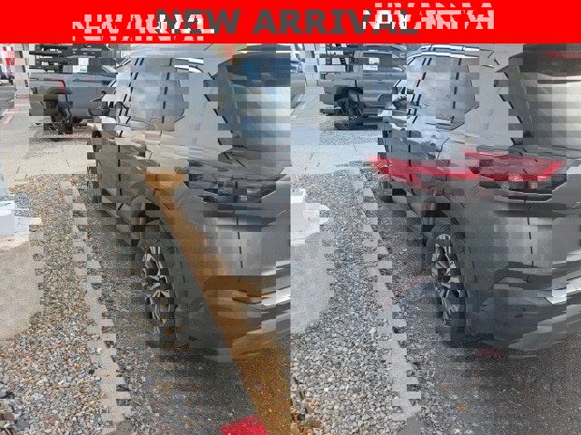 Used 2021 Nissan Rogue SV image 3