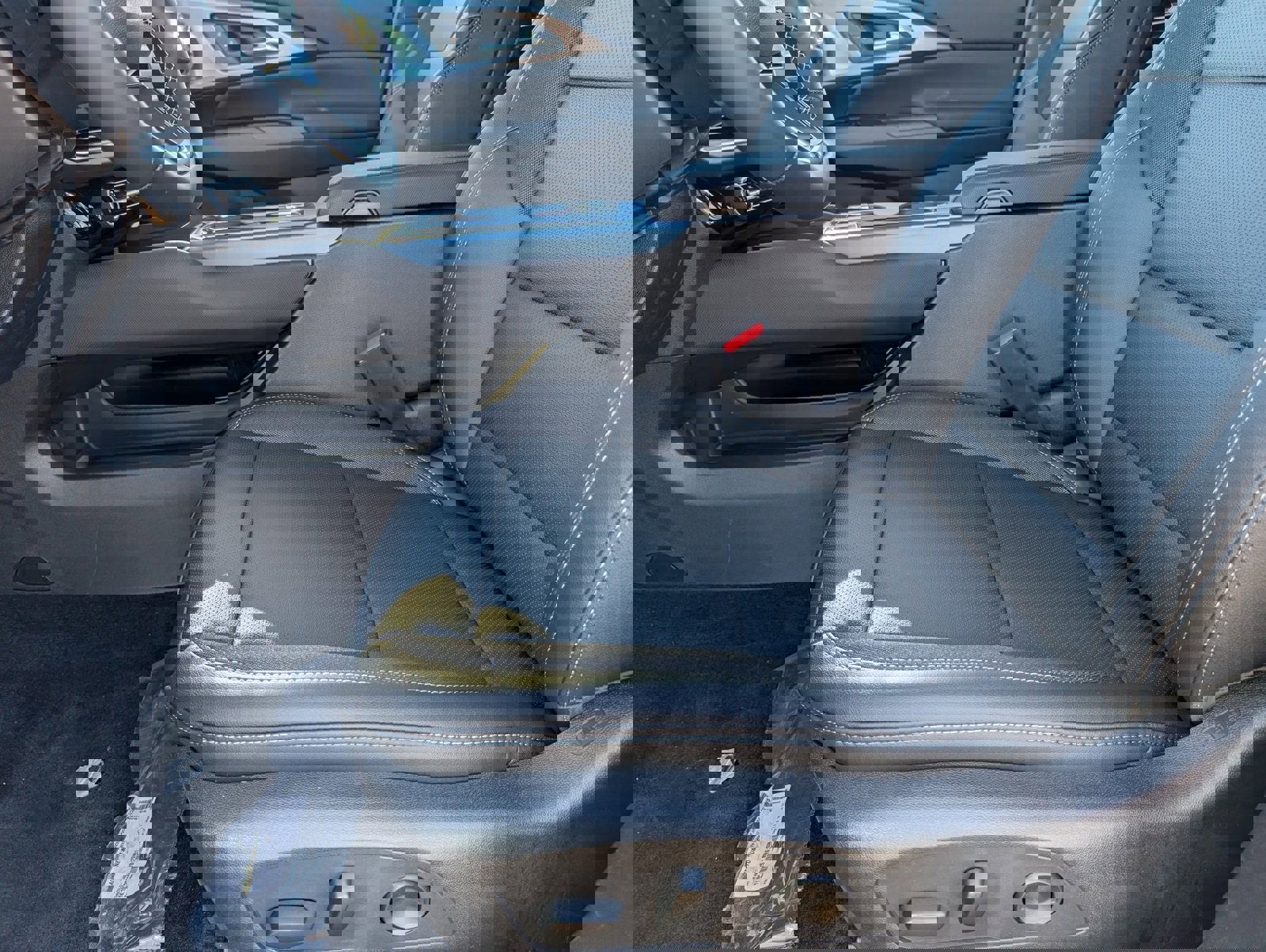 New 2026 Chevrolet Equinox EV LT image 6