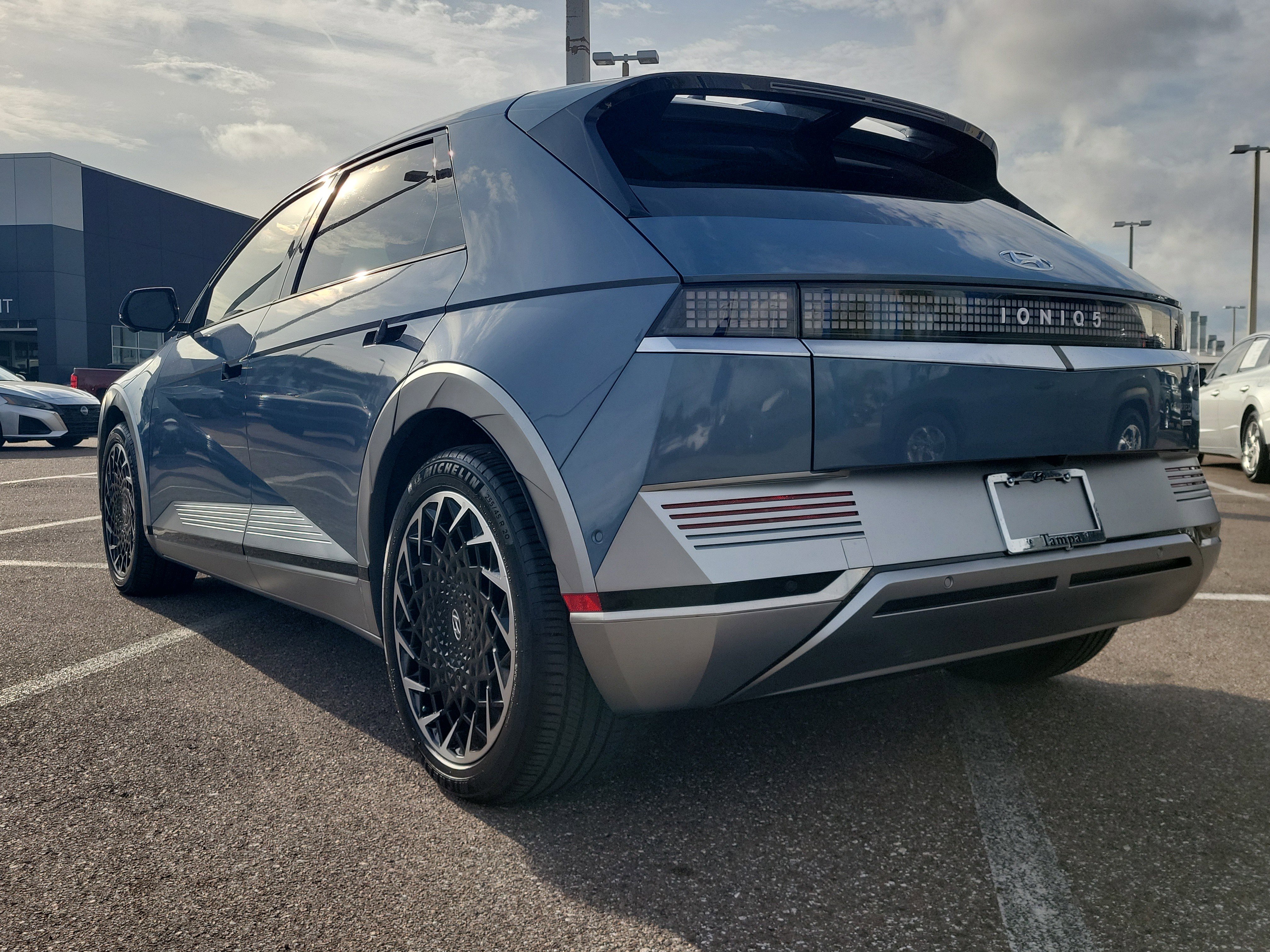 Certified 2023 Hyundai Ioniq 5 Limited w/ Cargo Package image 4