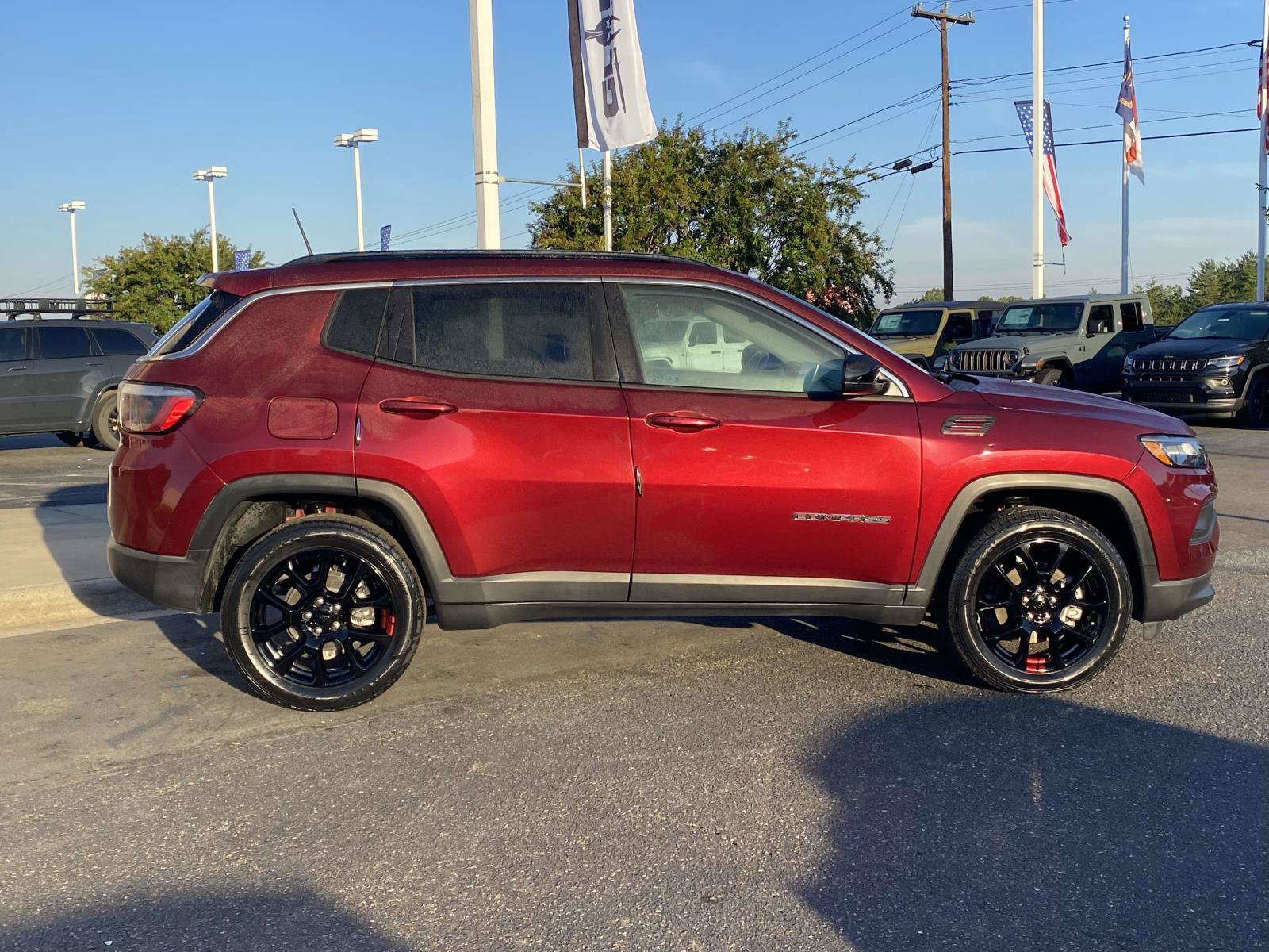 Used 2022 Jeep Compass Latitude AWD/4WD image 10