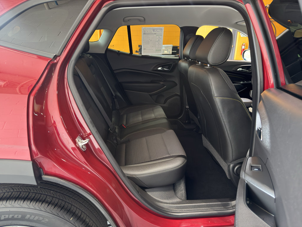 Used 2025 Chevrolet Trax LT w/ Driver Confidence Package FWD image 19