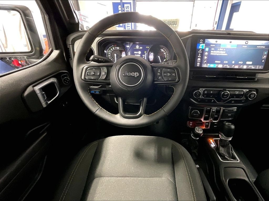 Used 2024 Jeep Wrangler Unlimited AWD/4WD image 17